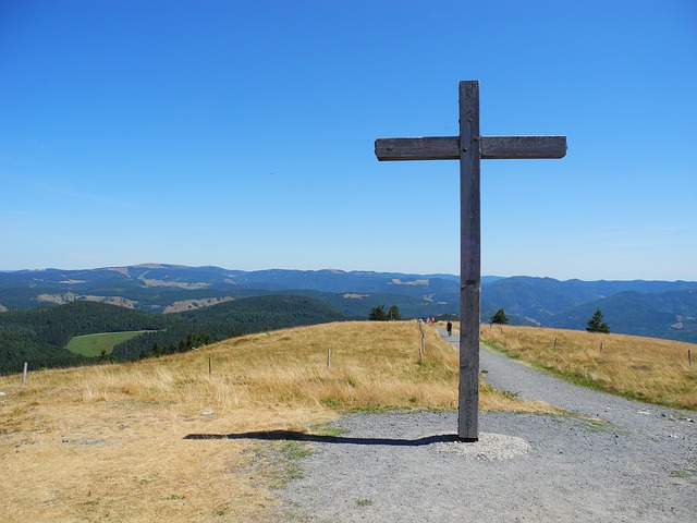 Kreuz auf einem Berg im Schwarzwald