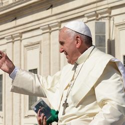 Papst Franziskus winkend